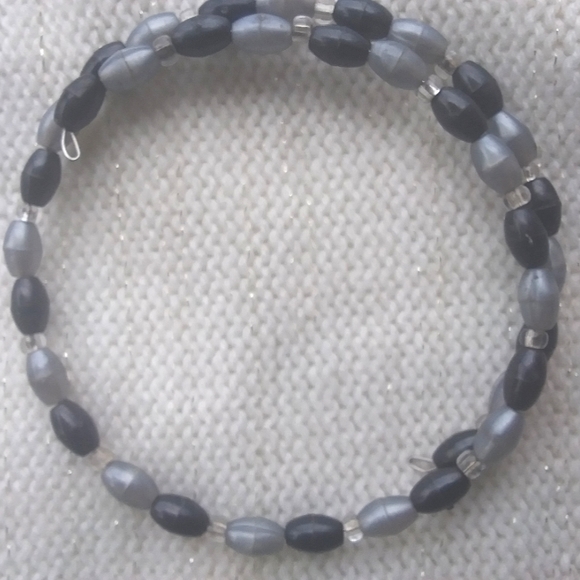 FREE w/ Bundle! Choker w Gray and Black Beads Adjustable - Picture 2 of 8